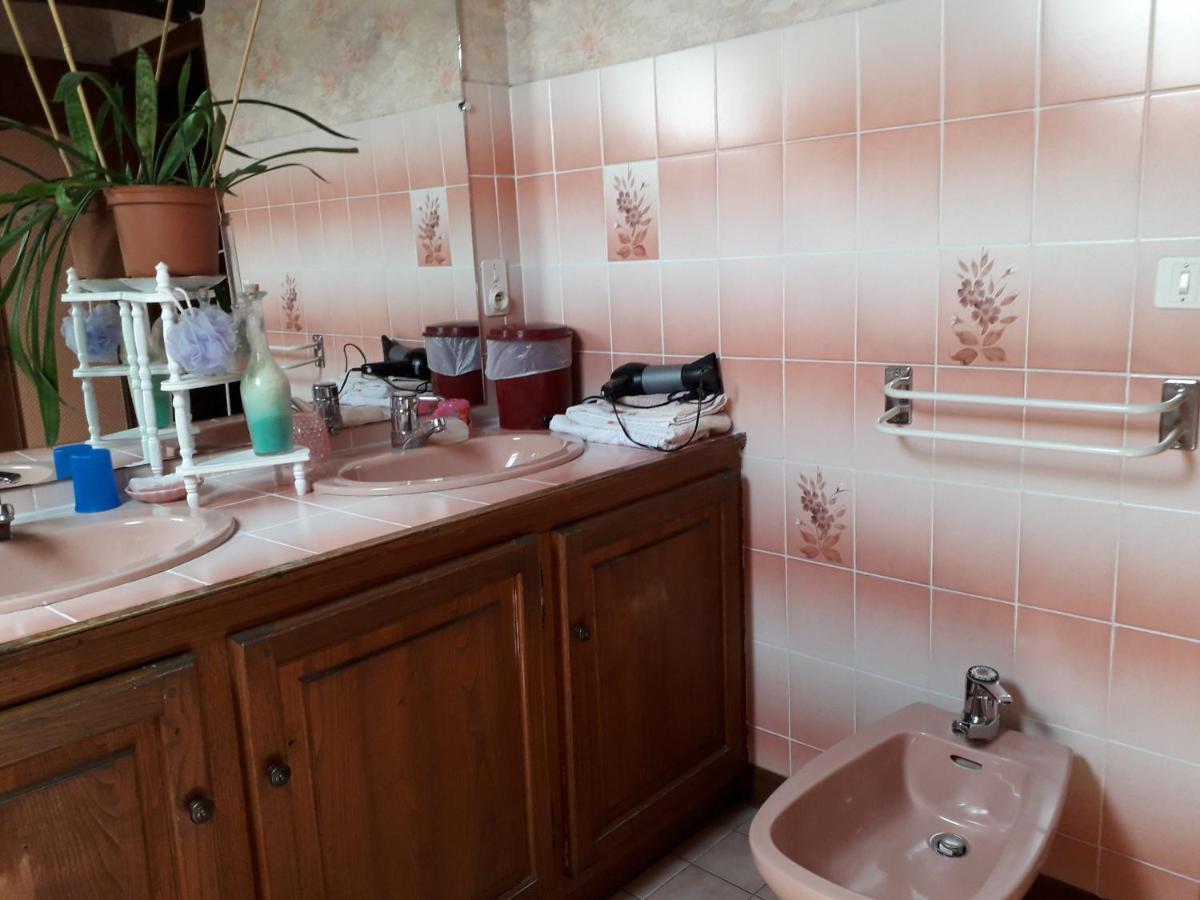 Halte Aux Places Marcillac-Saint-Quentin 외부 사진