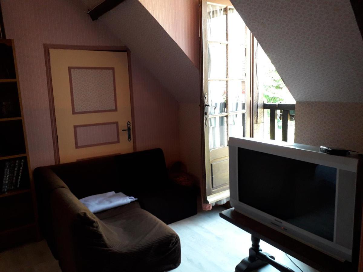 Halte Aux Places Marcillac-Saint-Quentin 외부 사진